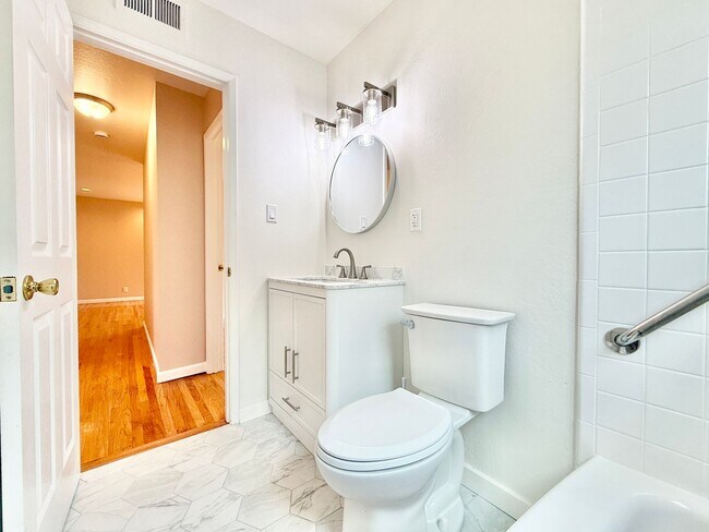 Building Photo - Renovated 3bed/2bath Linda Mar Rancher