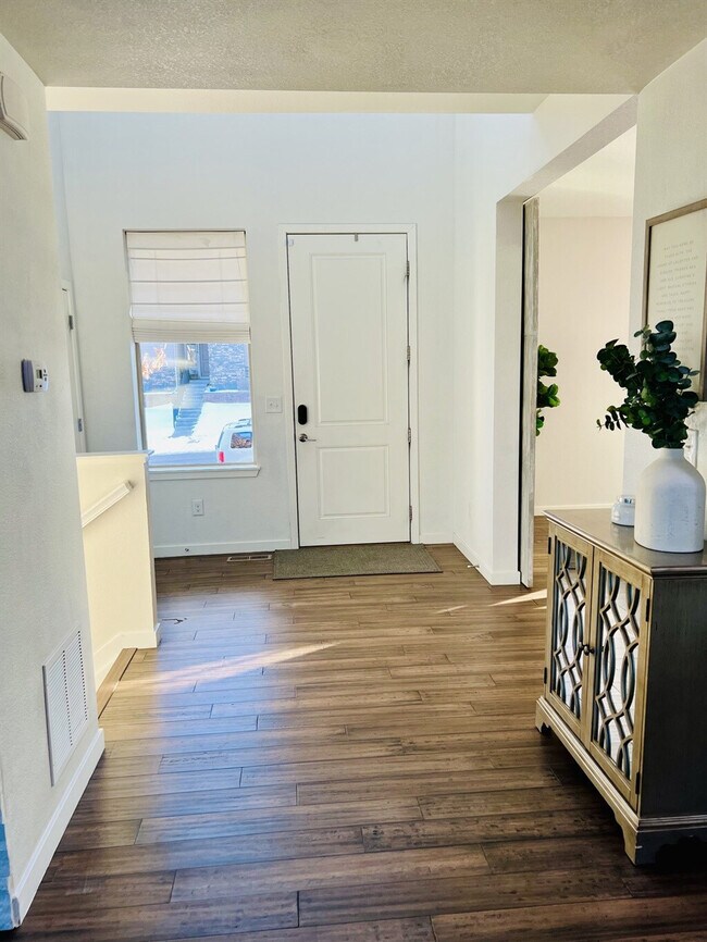 Building Photo - 15557 W 95th Ave