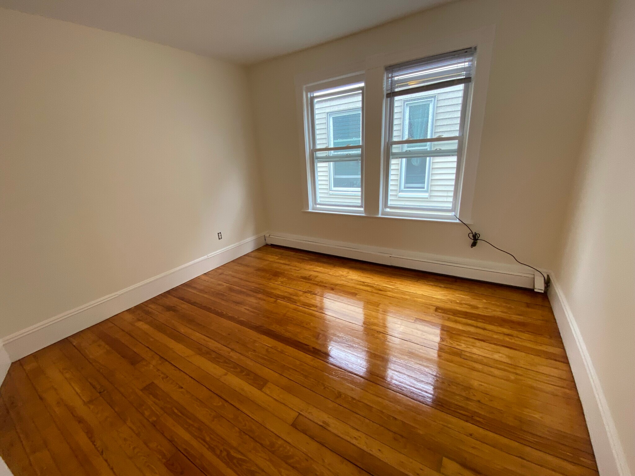 Building Photo - 10 Clary St