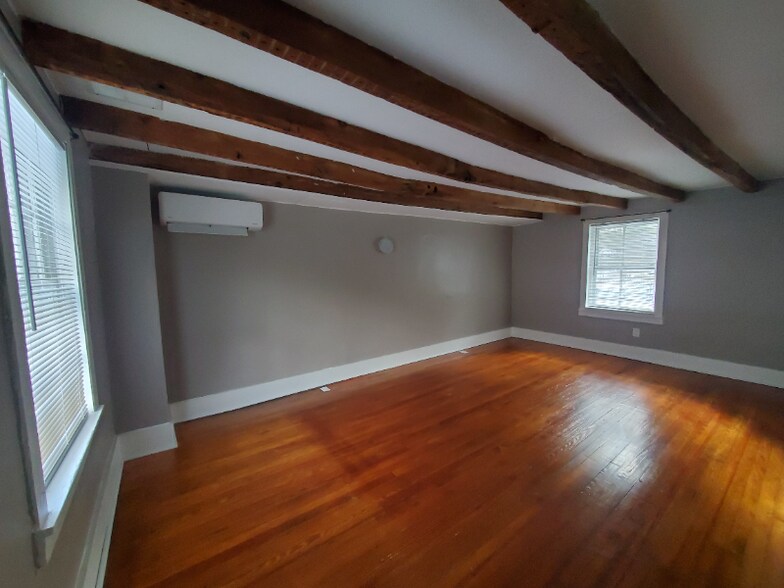 Building Photo - 3 Clinton St