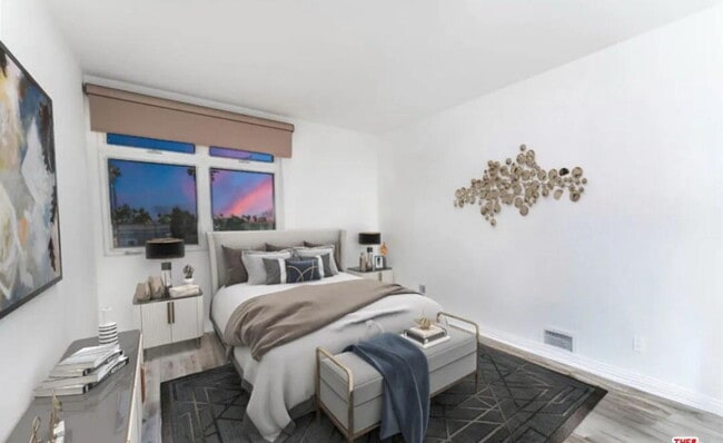 Building Photo - "Charming 1-Bed Oasis in Santa Monica: Har...