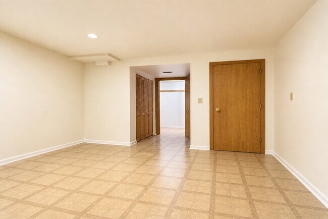 Building Photo - 1716 William Dr
