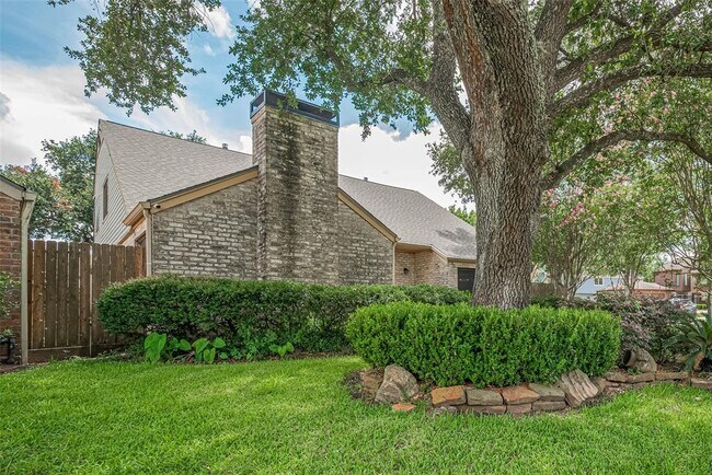 Building Photo - 12231 Carriage Hill Dr