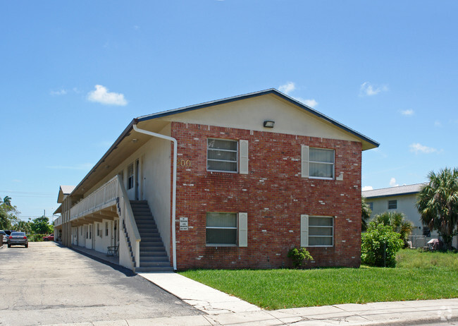 Building Photo - Colonial Park