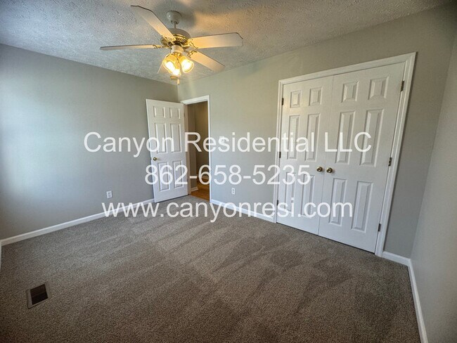 Building Photo - 815 Turkey Ridge Dr