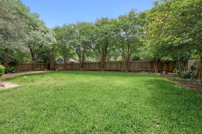 Building Photo - 9401 Caracas Dr