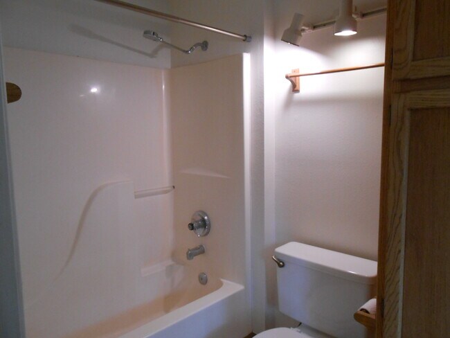 Building Photo - 61360 Keelally Ct