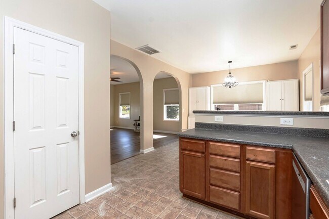 Building Photo - Beautiful 3-Bedroom Single Family Home wit...