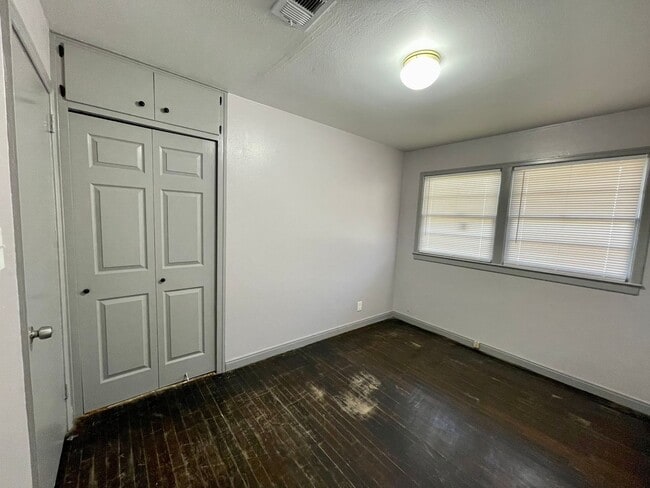 Building Photo - 4540 Beaumont Dr