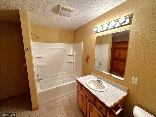 Building Photo - 1285 Pinewood Trail
