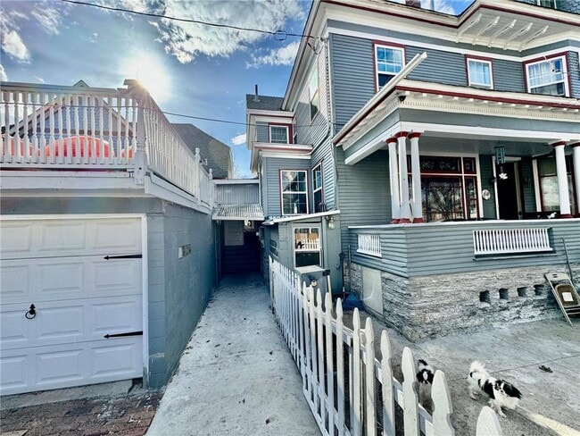 Building Photo - 1464 W Minnehaha Ave