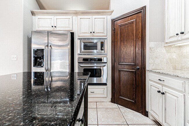 Building Photo - 4 Bed 3 Bath in Edmond!