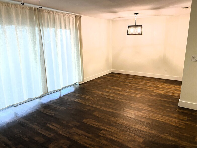 Building Photo - 9345 Green Meadows Way