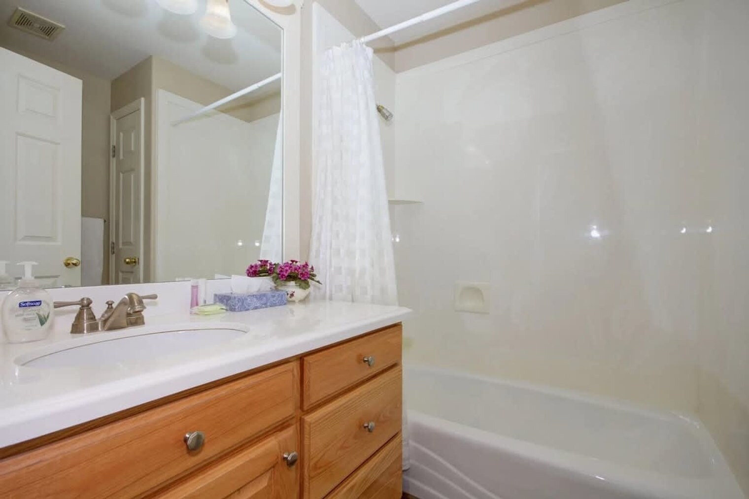 Building Photo - 1845 W Canyon View Dr