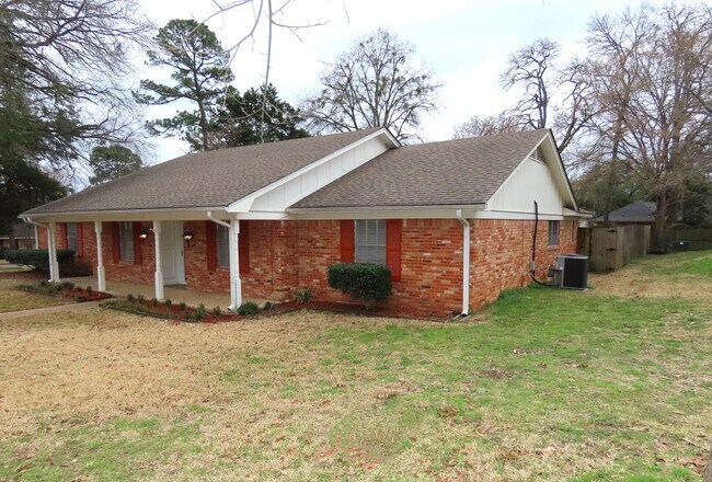 Building Photo - South Tyler! Beautiful 4 Bedroom, 3 Bath House