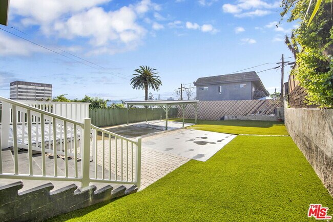 Building Photo - 2124 Reservoir St