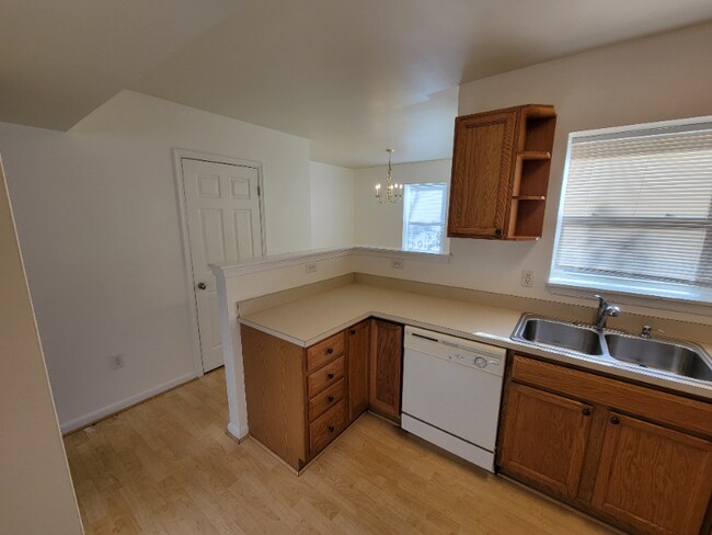 Building Photo - 815 Stoll St