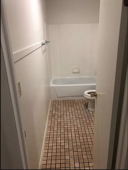 Building Photo - 2766 Forest Ave