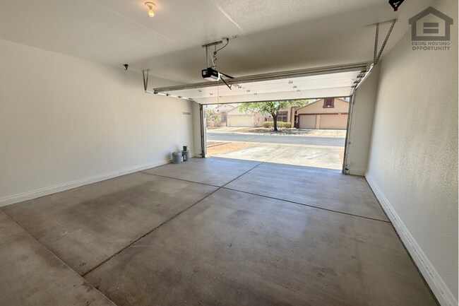 Building Photo - 4Bed/2Bath House in El Mirage! Ready for Immediate Move-In!