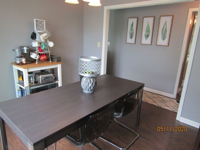 Building Photo - 802 Greenview Cir