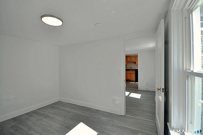 Building Photo - 10 Old Hawleyville Rd