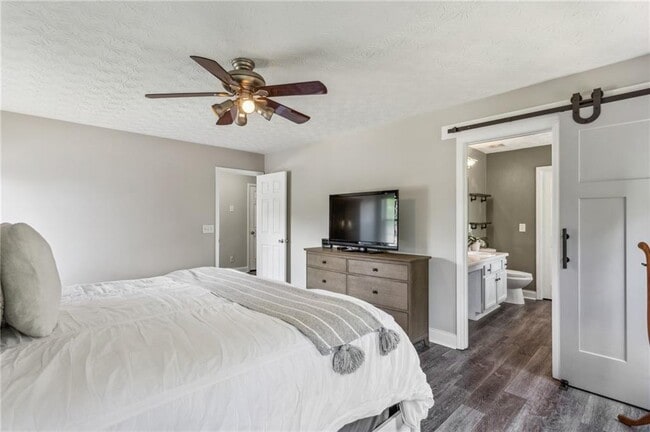Building Photo - 142 Holly Mill Village Dr