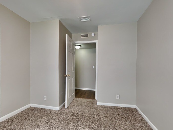 Building Photo - 2511 Green Oak Dr