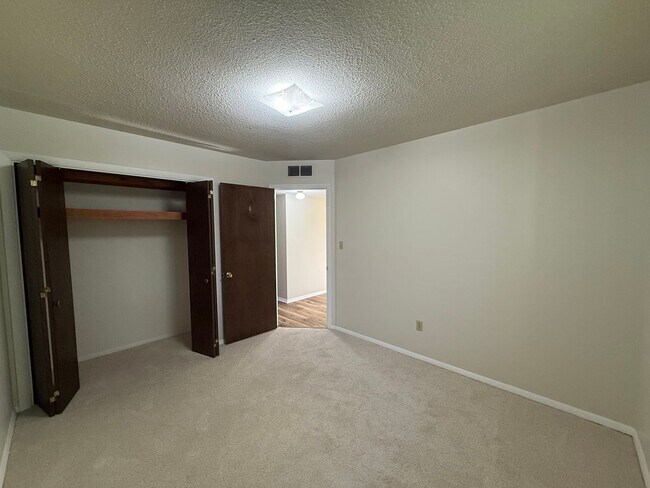 Building Photo - Hale - S St Duplex