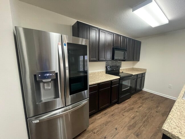 Building Photo - 4893 Kensington Ln