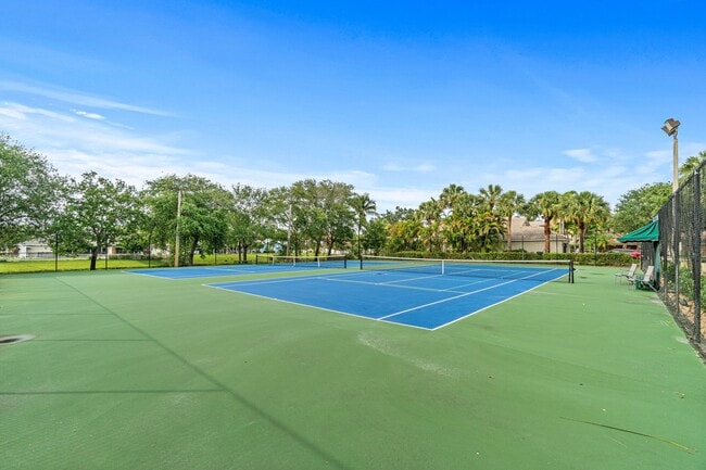 Building Photo - 494 Enfield Ct