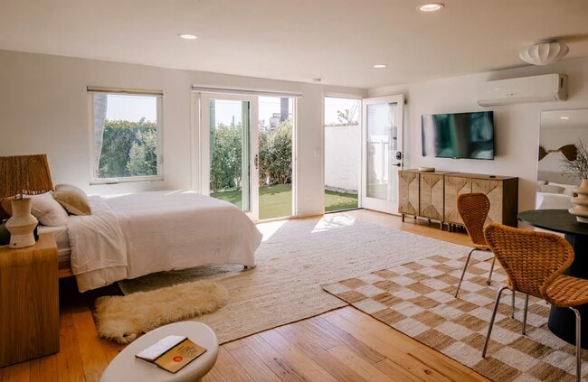 Building Photo - The Costa Beach Bungalow - Entire guesthouse in Malibu, California, United States