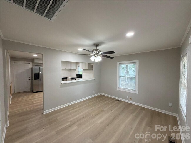 Building Photo - 831 Cason St