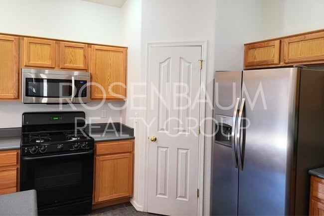 Building Photo - Beautiful 3-bedrooms, 2-baths home nestled...