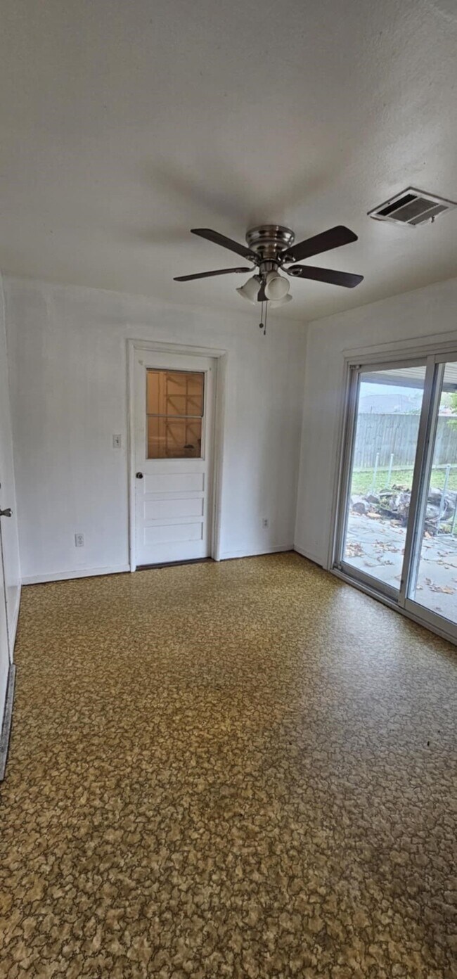 Building Photo - 9721 Foredale St