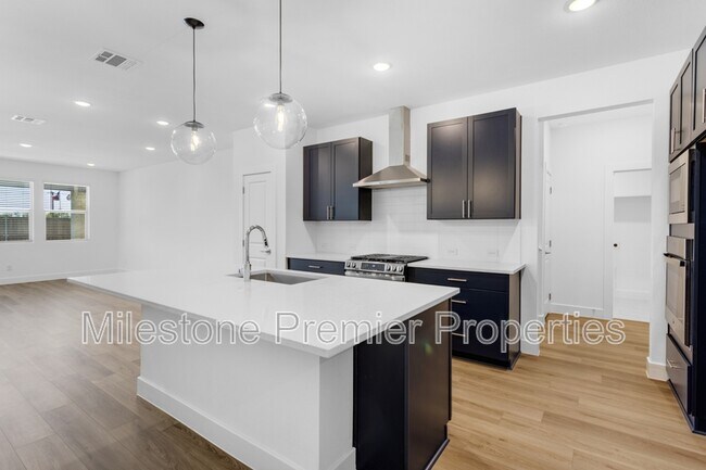 Building Photo - 820 Sunflower Trl