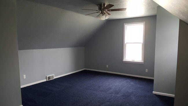 Building Photo - Nice house