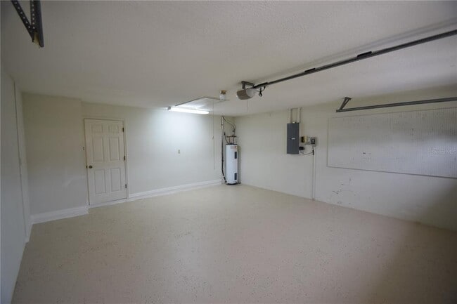 Building Photo - 5955 Chickadee Dr