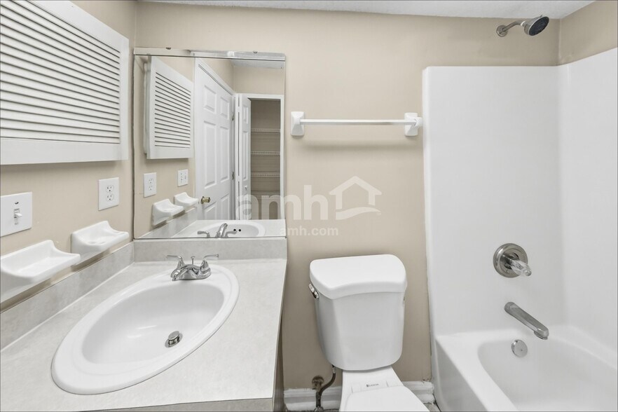Building Photo - 1773 Chandelier Cir E