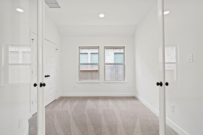 Building Photo - 27106 Cutleaf Daisy Ct