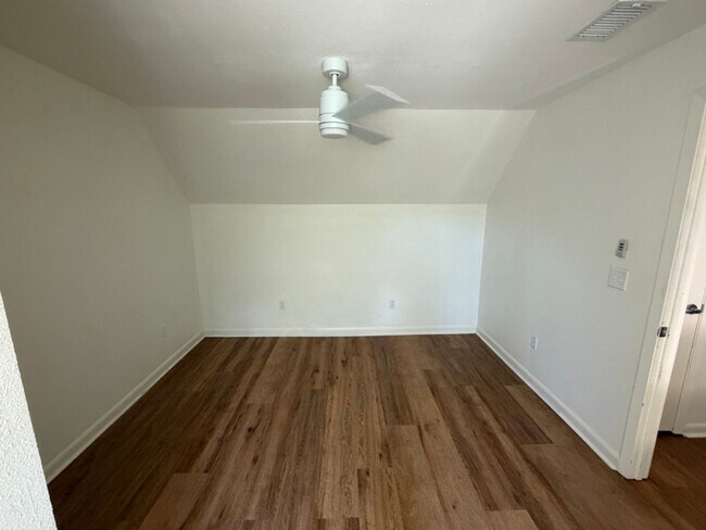 Building Photo - 299 Anchors Pl