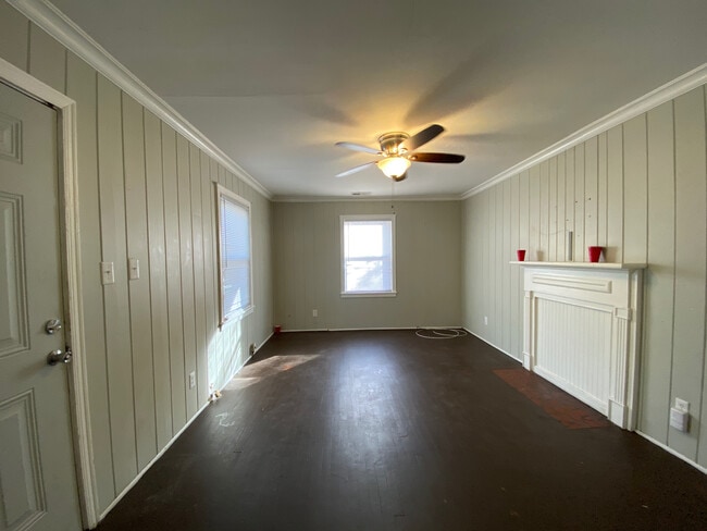 Building Photo - Room in Single Family Home on Remount Rd