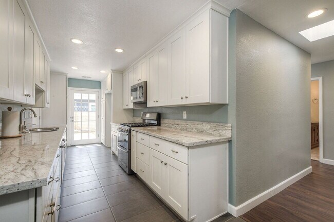 Building Photo - Tamarack Coastal Retreat! 1/2 Duplex with ...