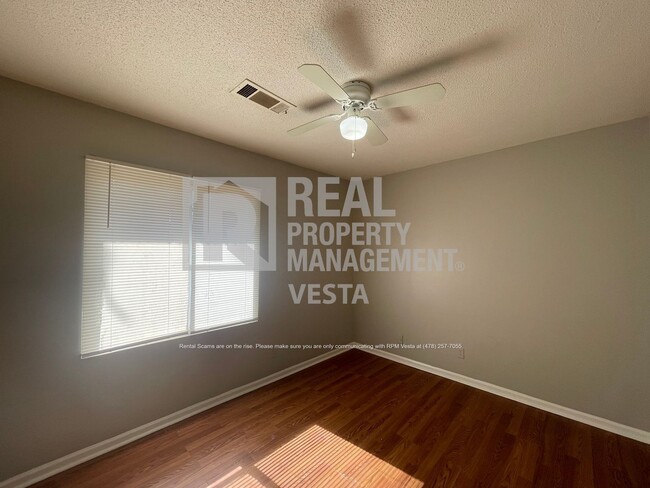 Building Photo - 251 Randy Cir