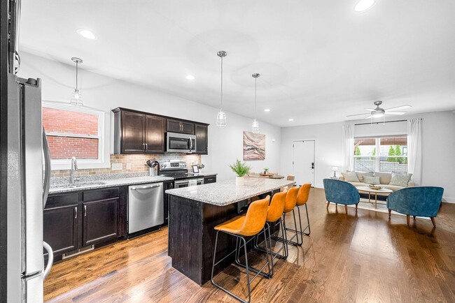 Building Photo - Large 3 Bedroom 3 1/2 Bath Condo For Rent ...