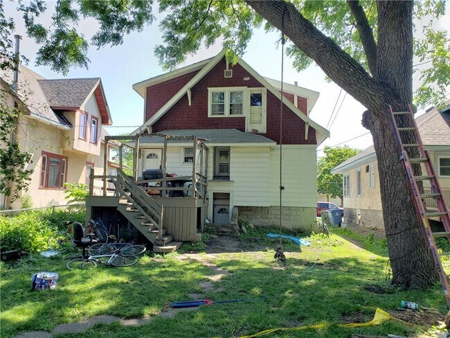 Building Photo - Huge 5 Bedroom Como House for Sept 2026!