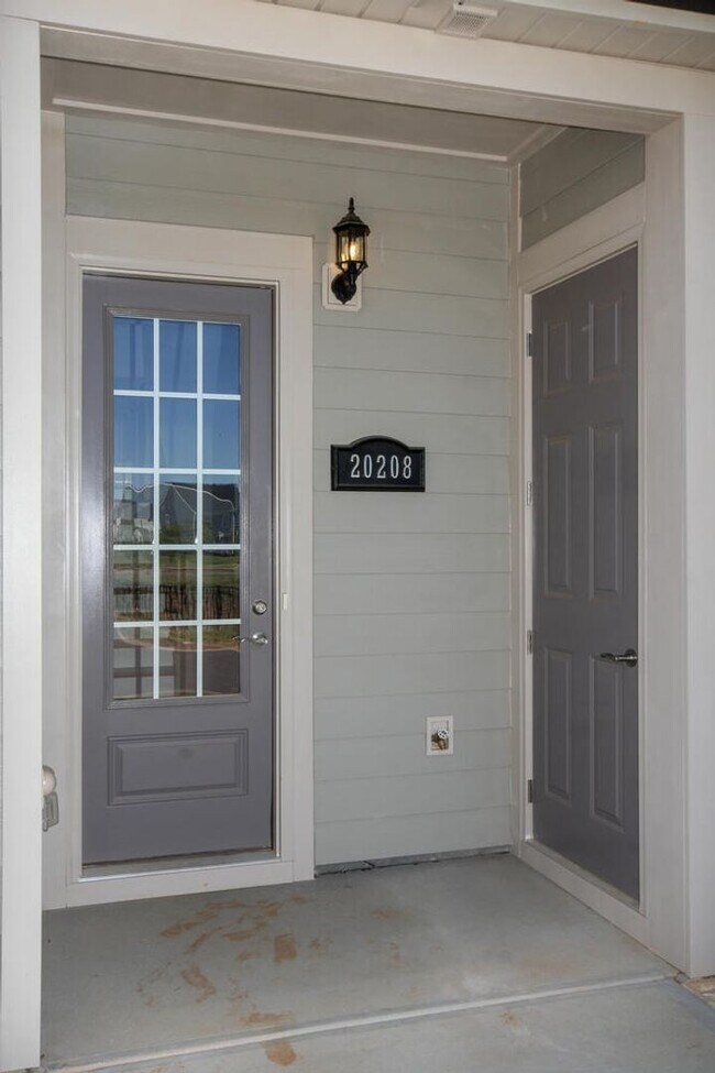 Building Photo - Beautiful John Wieland end unit townhouse ...