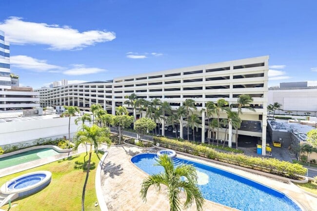 Building Photo - 1341 Kapiolani Blvd