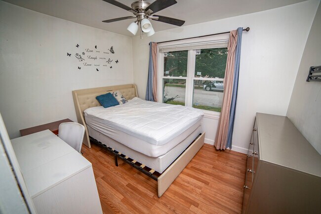 Building Photo - 4572 Rumsey Ave