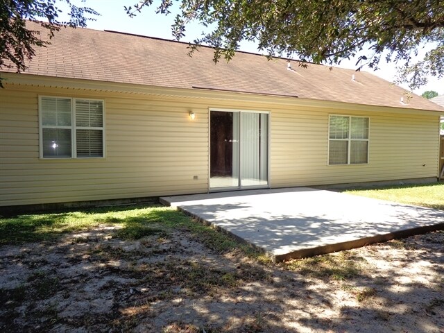 Building Photo - 106 Habitat Dr