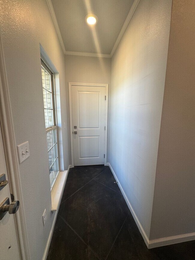 Building Photo - 6642 Pepperdine Dr